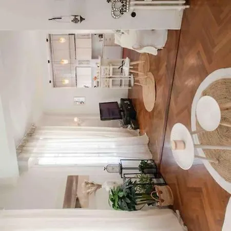 #41 & Charming 1 Bdr Flat 10mins Walk To * Nice